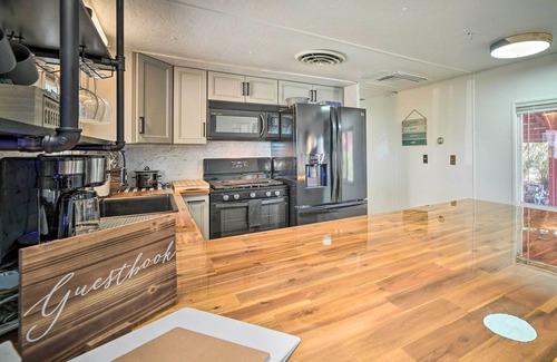 Lake Havasu City Cabaña | < 1 Mi to Lake Havasu: Pet-friendly Home
