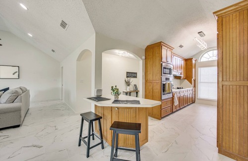 Jacksonville Casa | 1 Mi to Lake Jacksonville: Pet-Friendly Home