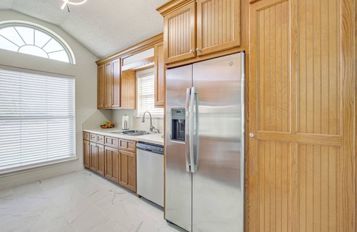 Jacksonville Casa | 1 Mi to Lake Jacksonville: Pet-Friendly Home