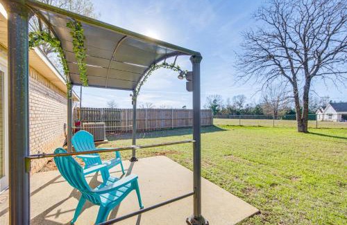 Jacksonville Casa | 1 Mi to Lake Jacksonville Pet-Friendly Home