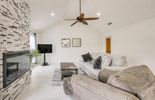 Jacksonville Casa | 1 Mi to Lake Jacksonville Pet-Friendly Home