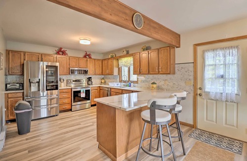Jim Thorpe Casa | ~ 1 Mi to Lake: Secluded Poconos Home w/ Decks
