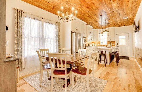 New Braunfels Cabaña | 1 Mi to Landa Park: New Braunfels Home w/Patio!