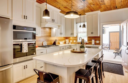 New Braunfels Cabaña | 1 Mi to Landa Park: New Braunfels Home w/Patio!