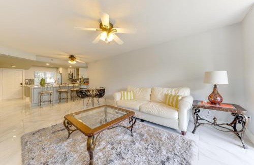 Island Estates Apartamento | 1 Mi to Lantana Beach Canal-View Condo with Pool