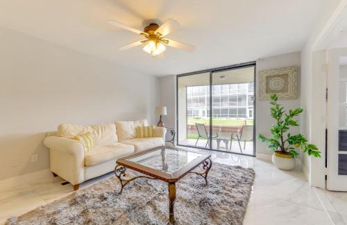 Island Estates Apartamento | 1 Mi to Lantana Beach Canal-View Condo with Pool