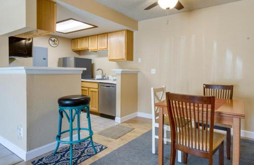 Englewood Apartamento | 1 Mi to Light Rail Englewood Condo with Pool Access