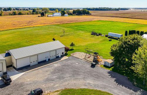 Ridgeville Corners Casa | 1 Mi to Main St! Family Farmhouse in West Unity