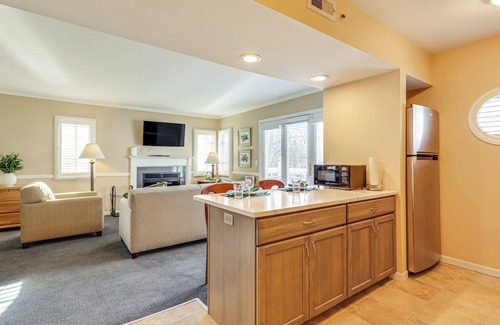 Norwich Apartamento | 1 Mi to Mohegan Sun: Studio w/ Golf Course Views