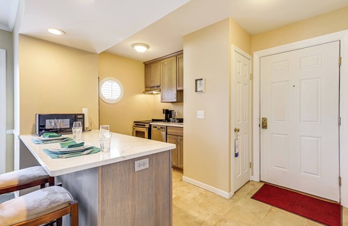 Norwich Apartamento | 1 Mi to Mohegan Sun: Studio w/ Golf Course Views