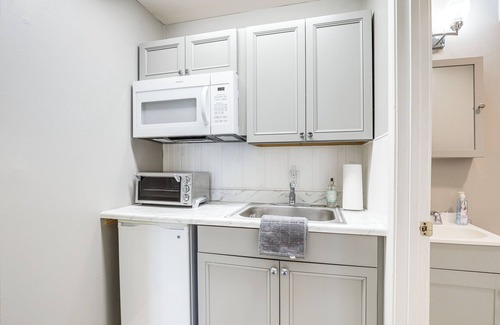 Crescent Beach Apartamento | 1 Mi to North Myrtle Beach: Studio w/Pool Access