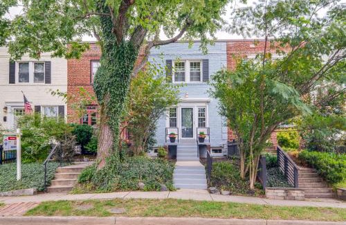 Potomac West Casa | 1 Mi to Old Town Alexandria Townhome with Patio