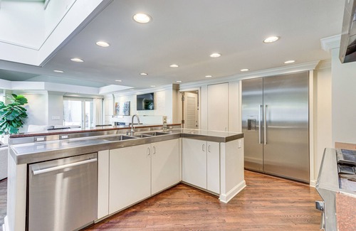 Norman Casa | 1 Mi to OU! Group Getaway w/Game Room, Pool