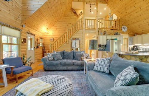 Port Austin Cabina | 1 Mi to Public Beach: Port Austin Cabin w/ Hot Tub