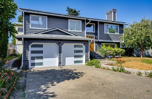 Des Moines Apartamento | 1 Mi to Puget Sound Shores Modern Des Moines Apt!