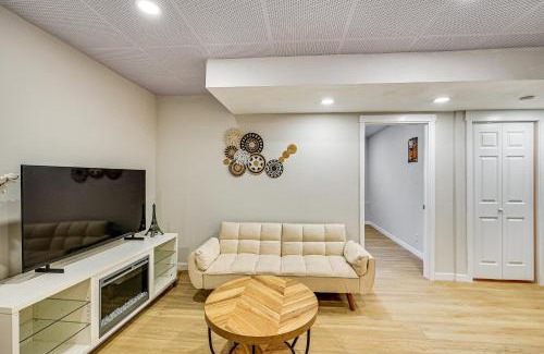 Des Moines Apartamento | 1 Mi to Puget Sound Shores Modern Des Moines Apt!