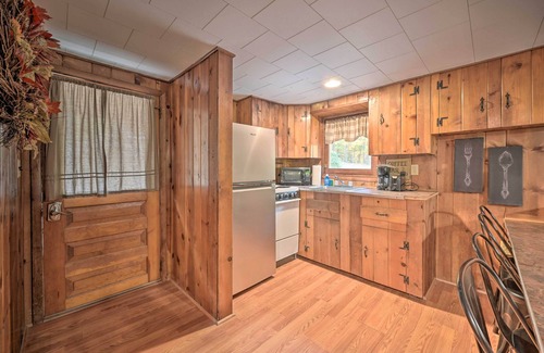 Huntingdon Cabina | ¡Cabina con terraza + rancho - 1 Mi hasta el lago Raystown!
