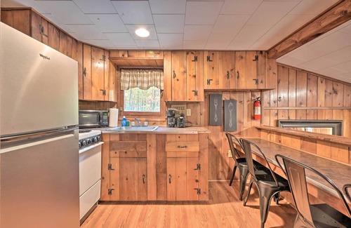 Huntingdon Cabina | ¡Cabina con terraza + rancho - 1 Mi hasta el lago Raystown!