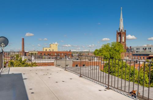 Riverside Casa | 1 Mi to to MandT Bank Stadium Home with Rooftop Patio
