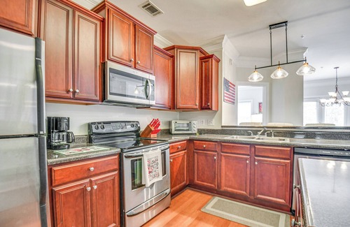 Athens Condominio | 1 Mi to UGA: Charming Athens Condo w/ Balconies!