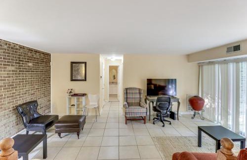 Berwyn Apartamento | 1 Mi to UMD Convenient and Cozy Condo with Patio!