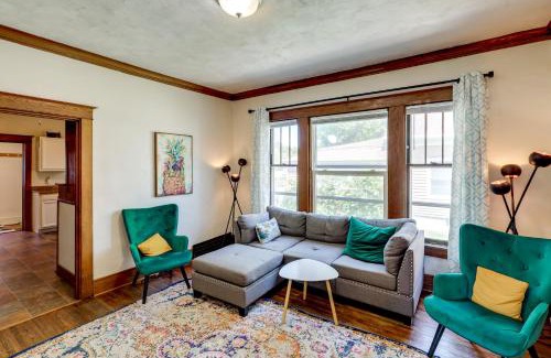 Lincoln Casa | 1 Mi to UNL Group Getaway with Game Area