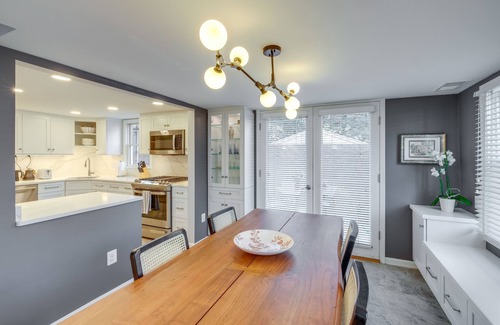 Old Town West Casa | < 1 Mi to Waterfront: Old Town Alexandria Home!