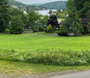 McHenry Apartamento | 1 Mi to Wisp Resort Hot Tub Haven in McHenry!