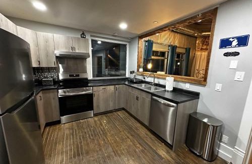 Boyne Falls Casa | 1 Mile From Boyne Mt- Chateau Patak