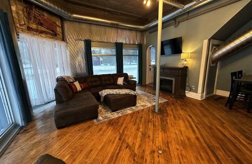 Boyne Falls Casa | 1 Mile From Boyne Mt- Chateau Patak