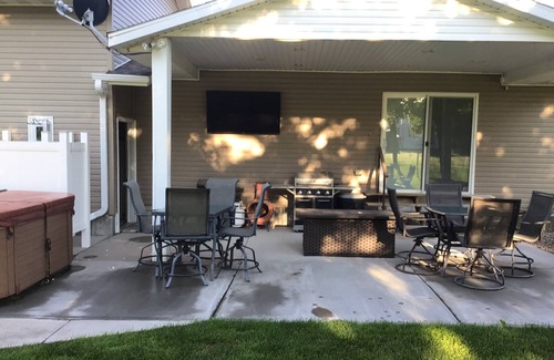 Republican City Casa | 1 mile from the second largest lake in Nebraska with the best fishing & hunting