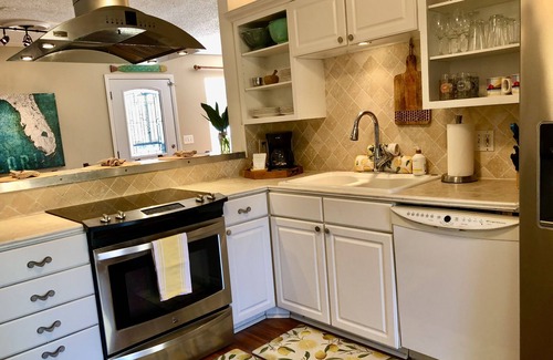 Englewood Casa | <1 MILE MANASOTA BEACH/NORTH ENGLEWOOD Boutiquey Home loaded with amenities!