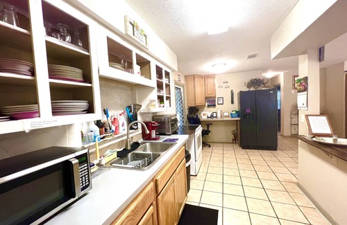 Kingsland Casa | 1 mile of I-95.Catch Cumberland Island ferry,beach horse riding, Zoo,JAX airport