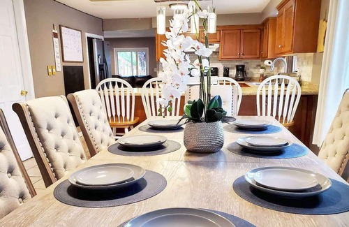 Roseville Casa | 1 Mile to Como Park! 🌿🍃