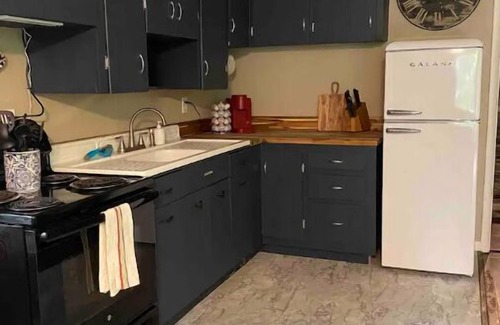 Tia Juana Cabaña | 1 mile to Disney. 5 minutes to Grand Lake. Totally remodeled!
