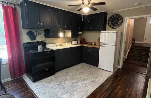 Tia Juana Cabaña | 1 mile to Disney. 5 minutes to Grand Lake. Totally remodeled!