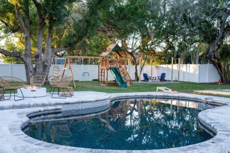 Wexford Leas Casa | 1 Mile to Honeymoon Island ~Heated Pool ~Putt Putt