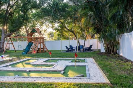 Wexford Leas Casa | 1 Mile to Honeymoon Island ~Heated Pool ~Putt Putt