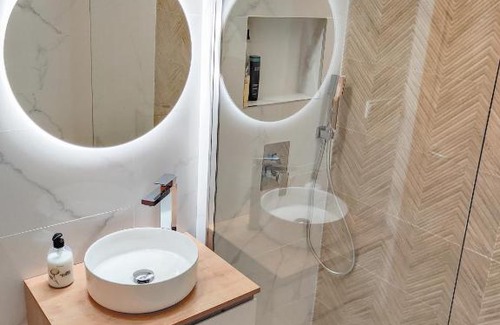 Playa de San Juan Apartamento | Playa de menos de 1 minuto, vistas al mar, aire acondicionado, WiFi, piscina, 3xTennis