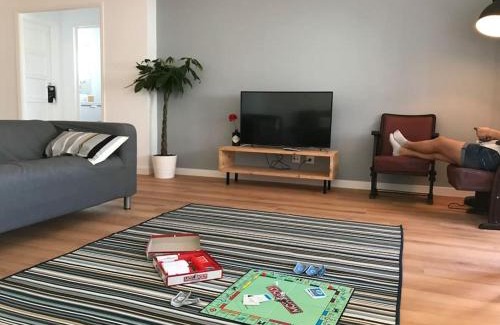 Carcavelos Apartamento | 1 min to the beach - perfect for 6 guests