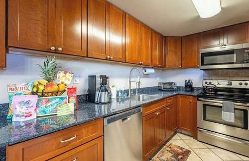 Historic Kailua Village Condominio | 1 Min Walk Downtown! Lux Spacious Condo w/ views