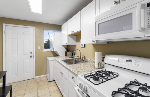 Englewood Apartamento | 1 Month: Walk to Fun, Fiber Internet, 2 Bed 1 Bath Apartment