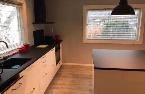Arstad Apartamento | # 1 Mountain View with free street parking