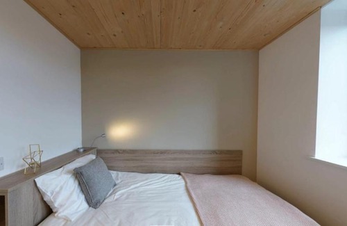 Lancaster Casa | Comfortable Rooms for STUDENTS Only - Lancaster, SK