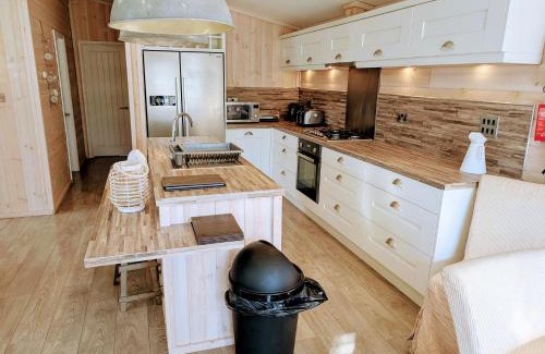 North Walsham Casa | 1 or 2 bedroom Hot tub Lodges