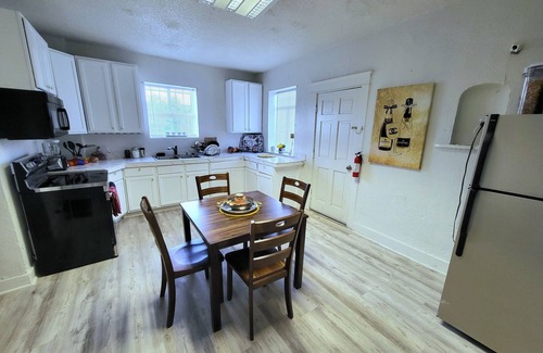 West Colfax Casa | 1 private bedroom+ bath super fast internet, txt2