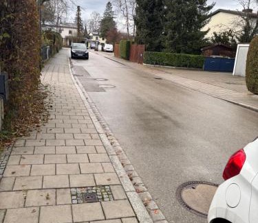 Munchen District Casa | 1 Privatzimmer möbliert gut ausgestattet und gute Anbindung Bus Bahn