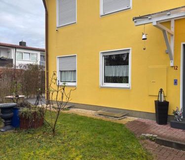 Munchen District Casa | 1 Privatzimmer möbliert gut ausgestattet und gute Anbindung Bus Bahn