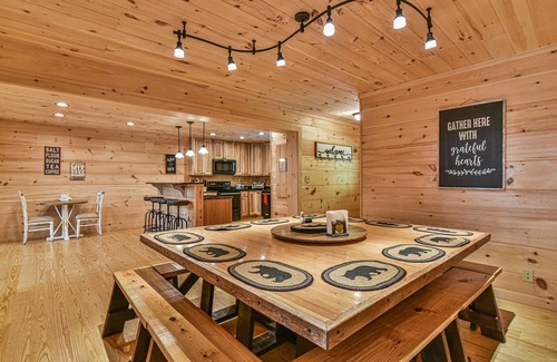 Black Mountain Cabina | #1 PRVT. BLACK-MT. LUX LOG ESTATE. / HOT TUB / GAME RM / PETS / 2 FIRE PL. 6/6.5