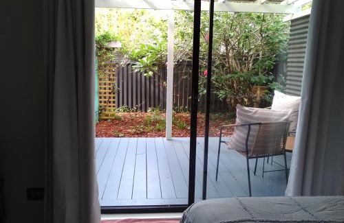 Long Jetty Casa | 1 queen bed private bathroom own entrance